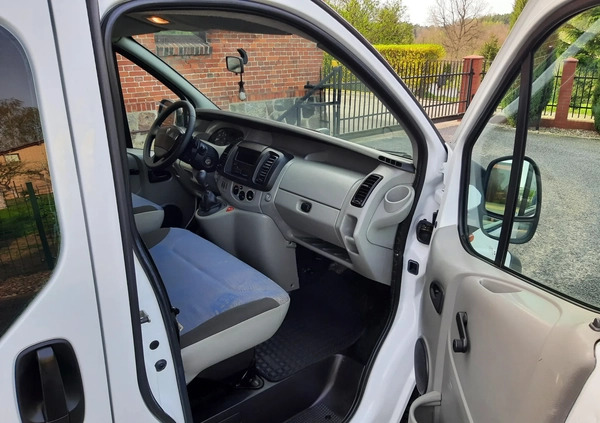 Renault Trafic cena 26900 przebieg: 261282, rok produkcji 2005 z Piła małe 277